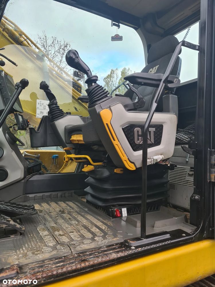 Caterpillar 320  07A Japan - 16