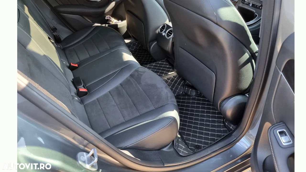 Mercedes-Benz GLC Coupe 250 4Matic 9G-TRONIC AMG Line - 29