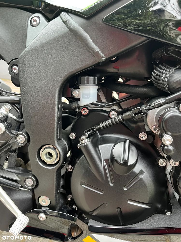 Kawasaki ZXR - 29