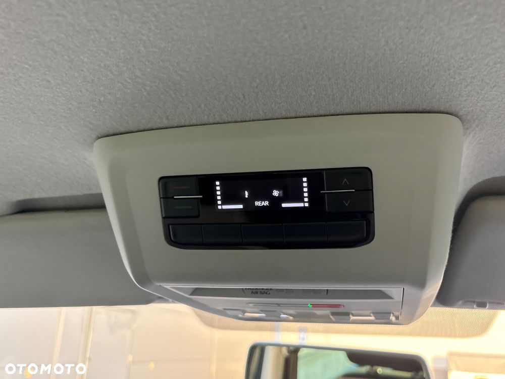 Volkswagen Transporter Kombi L2H1 DSG - 27