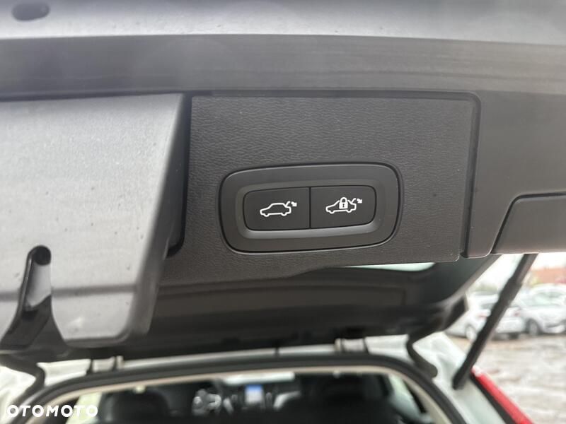 Volvo XC 60 T5 Momentum Pro - 24