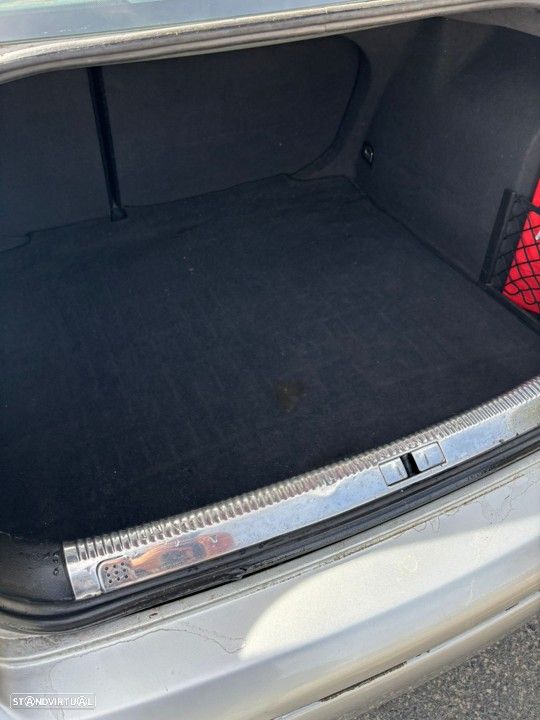 VW Bora 1.9 TDi Highline - 14