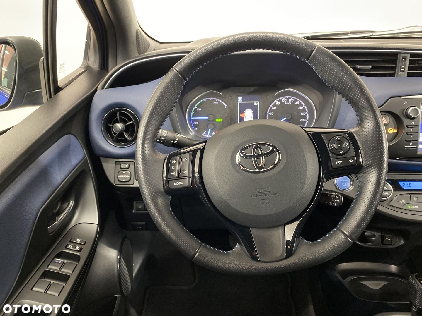 Toyota Yaris Hybrid 100 Selection - 10