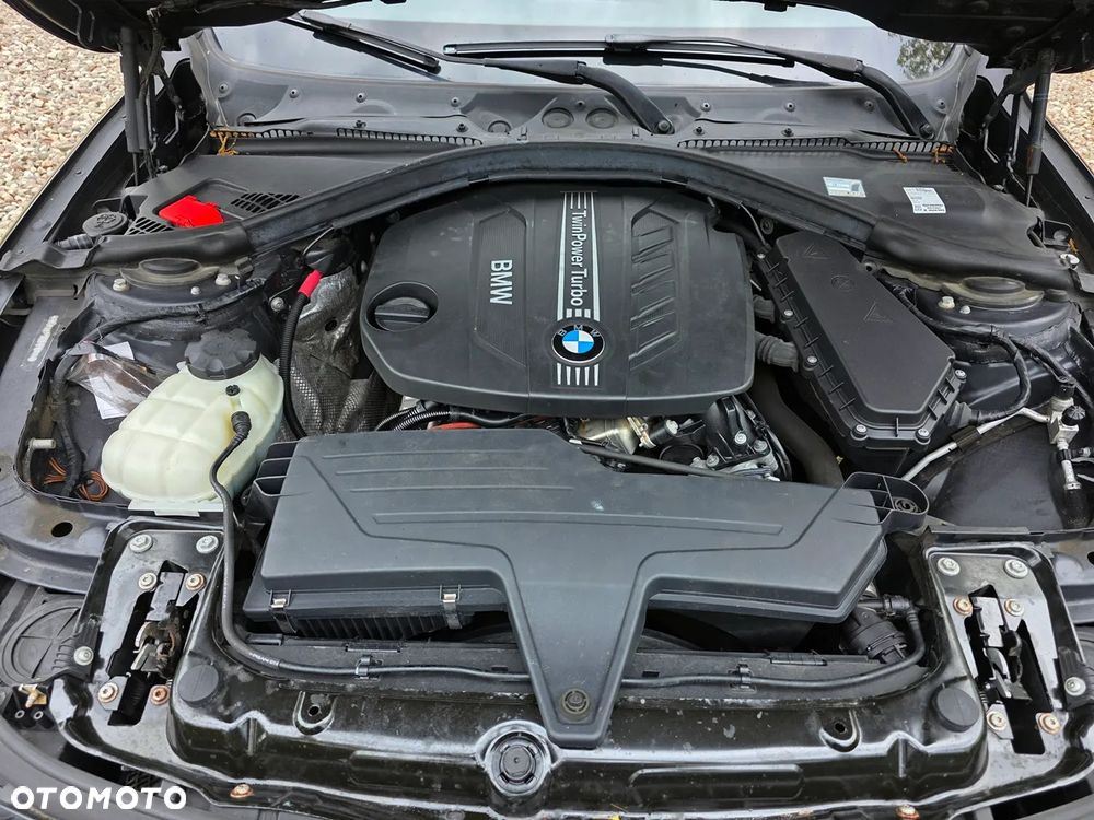 BMW Seria 3 318d DPF Edition Sport - 34