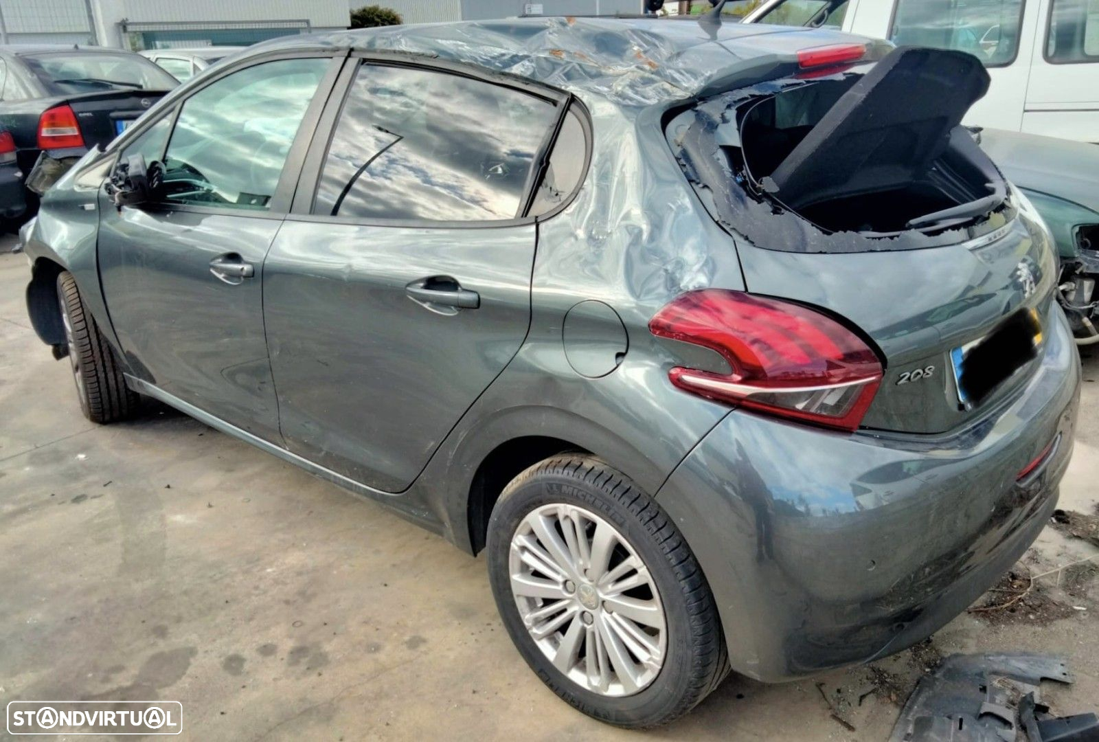 Peugeot 208 1.2 Pure Tech de 2016 disponível para peças - 3