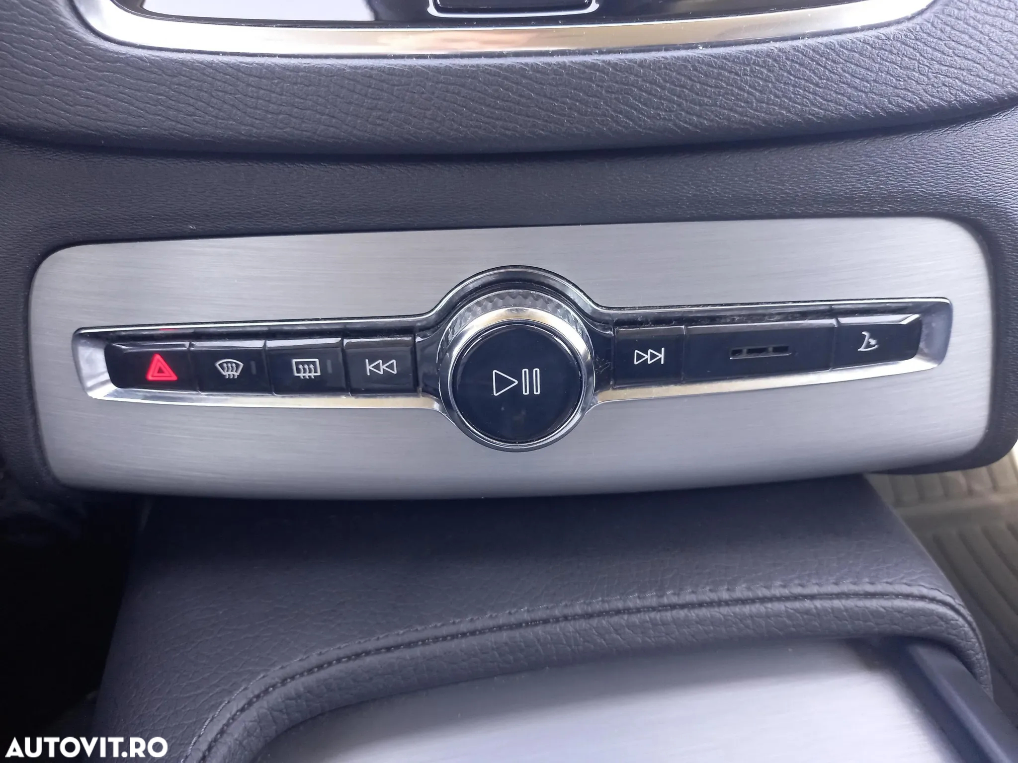 Volvo XC 90 B5 D AWD Geartronic Momentum Pro - 25
