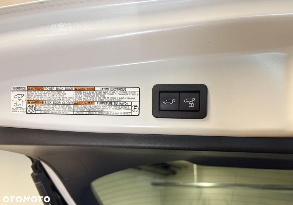 Toyota Corolla 2.0 Hybrid Executive - 28