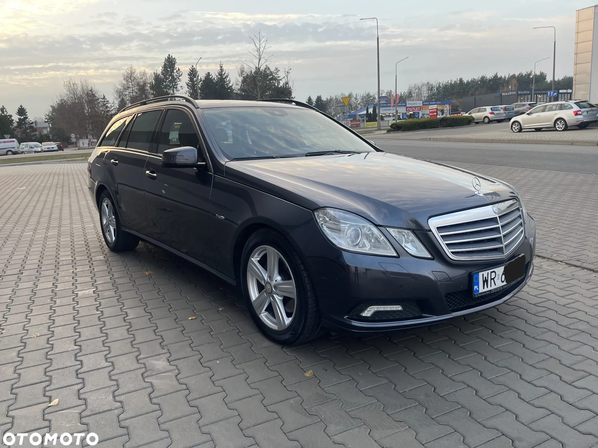 Mercedes-Benz Klasa E 300 T CDI DPF BlueEFFICIENCY 7G-TRONIC Avantgarde - 4