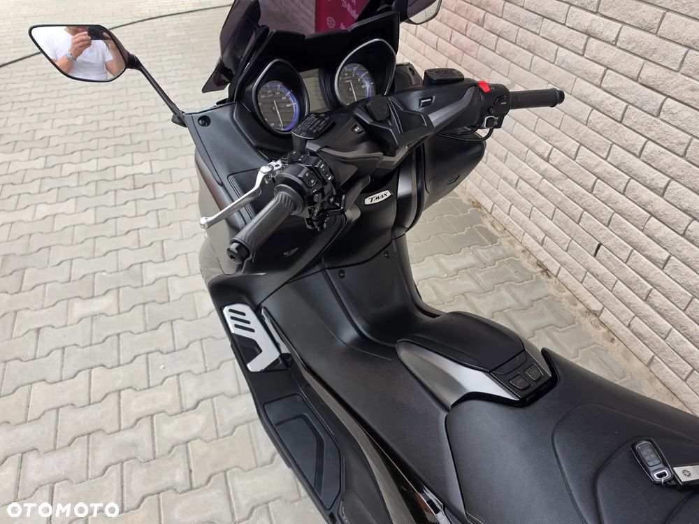 Yamaha Tmax - 25
