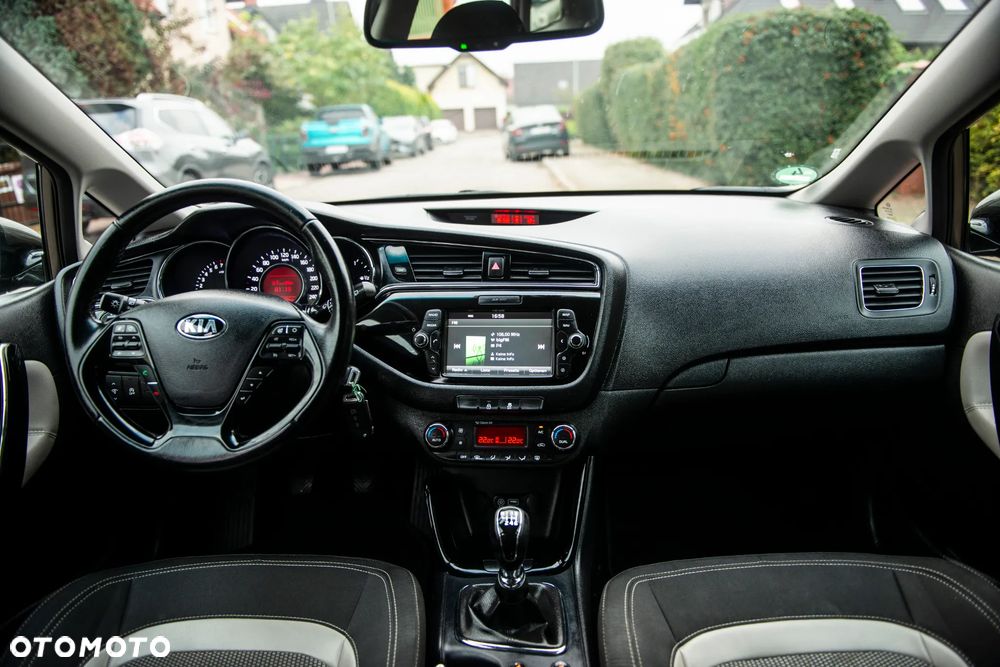 Kia Ceed 1.6 GDI ISG Vision - 32
