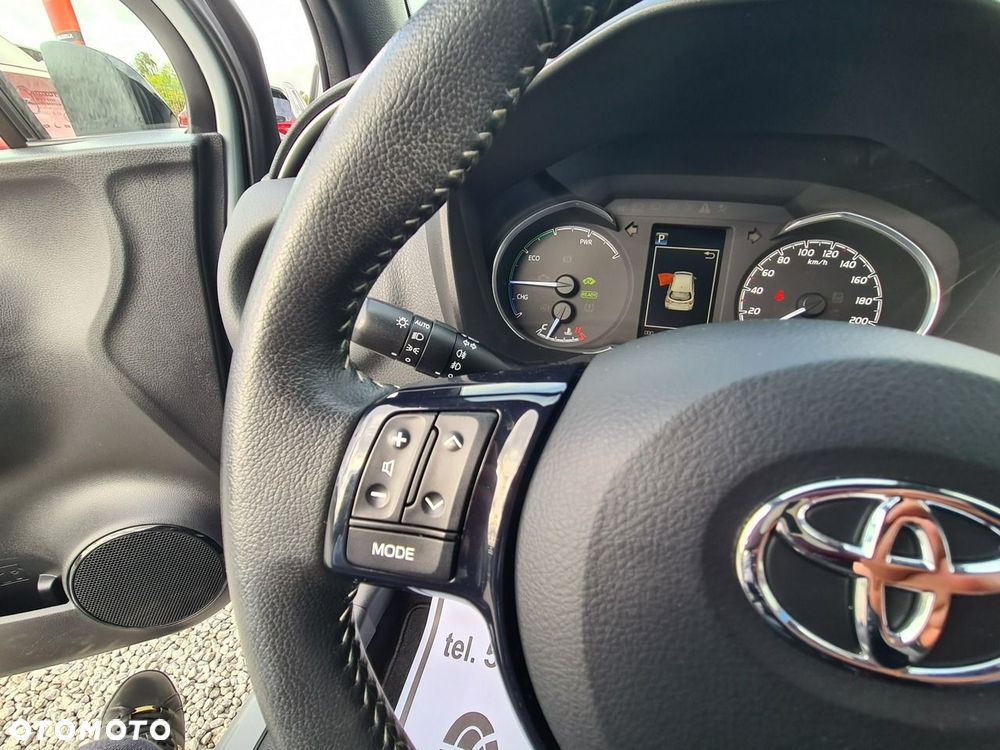 Toyota Yaris Hybrid 100 Premium - 21
