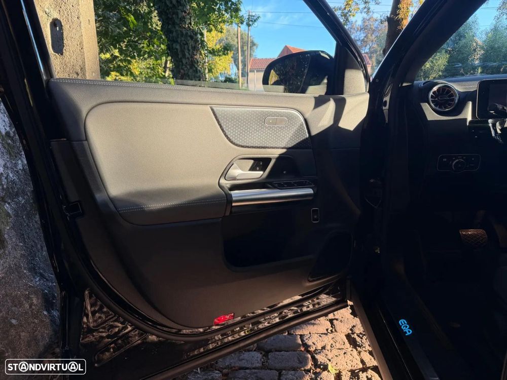 Mercedes-Benz EQA 300 4Matic AMG Line - 31