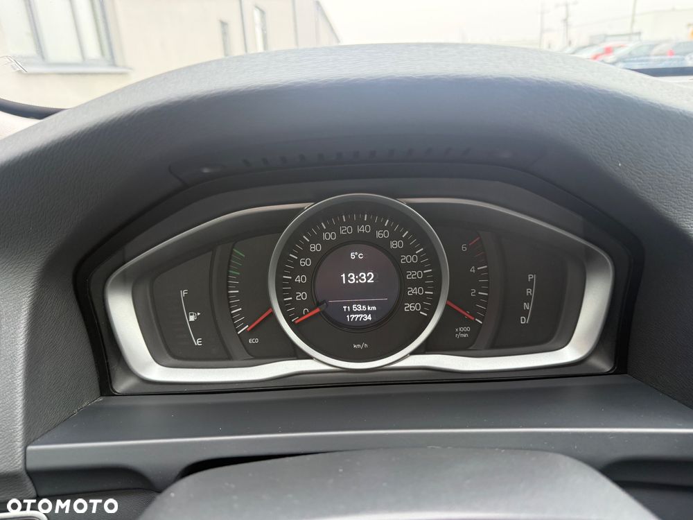 Volvo V60 D4 Drive-E Momentum - 17