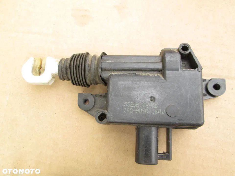 siŁownik centralnego zamka klapy jeep cherokee xj grand zj - 1