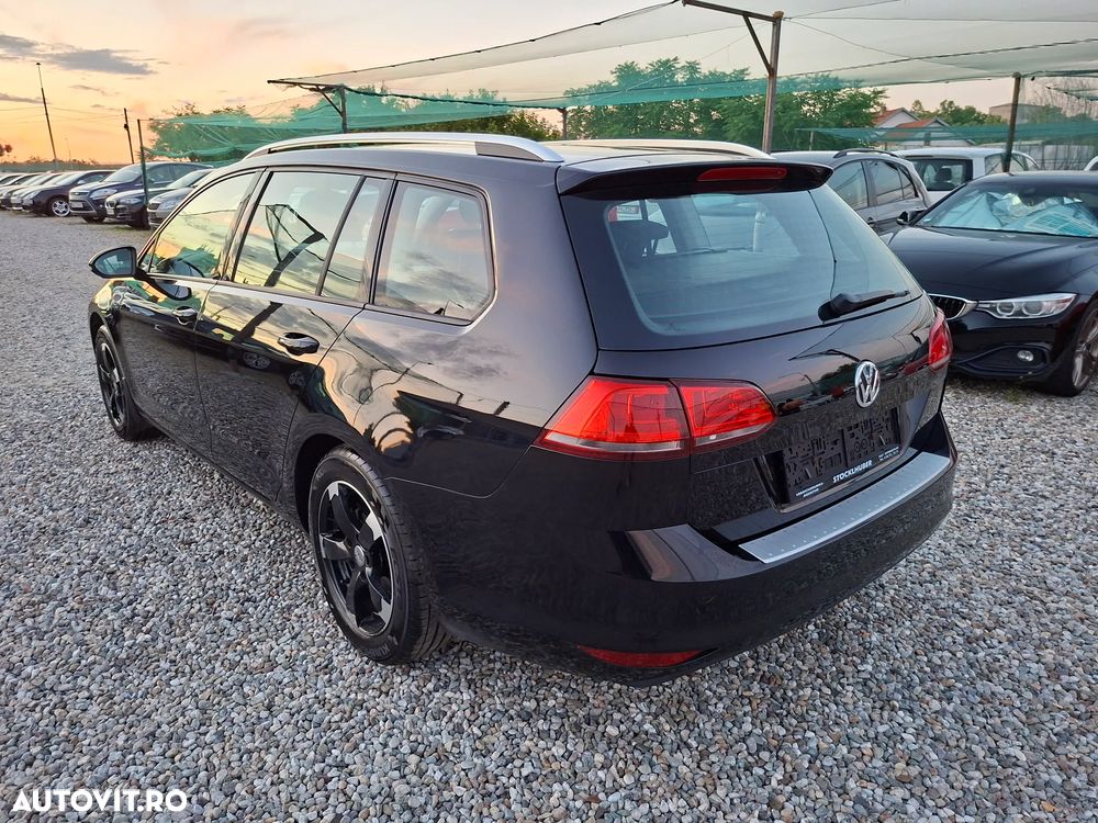 Volkswagen Golf - 10