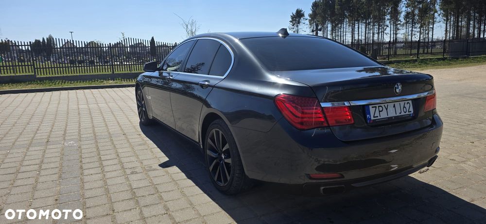 BMW Seria 7 740i - 5