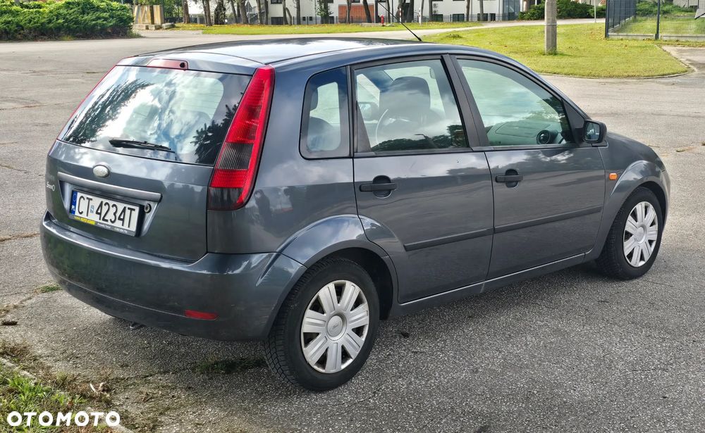 Ford Fiesta 2004 photo 3