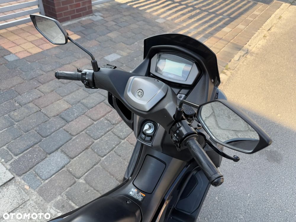Yamaha NMAX - 9
