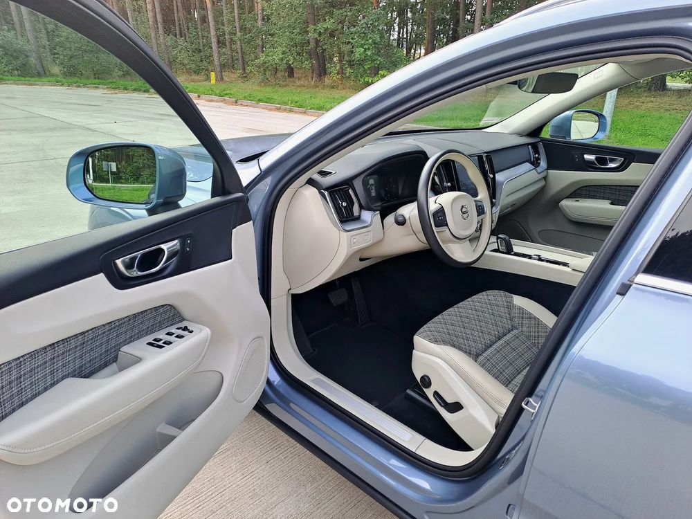 Volvo XC 60 B4 D AWD Momentum Pro - 8