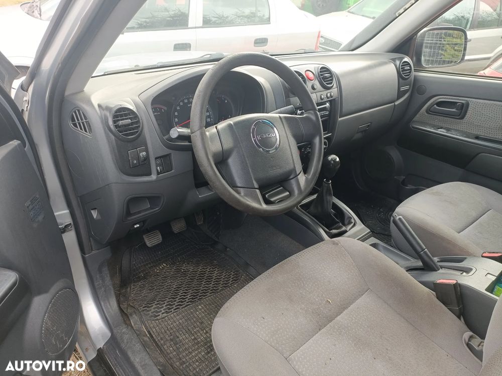 Isuzu D-Max 4x4 Space Cab Custom - 4