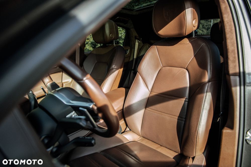 Porsche Cayenne GTS - 16