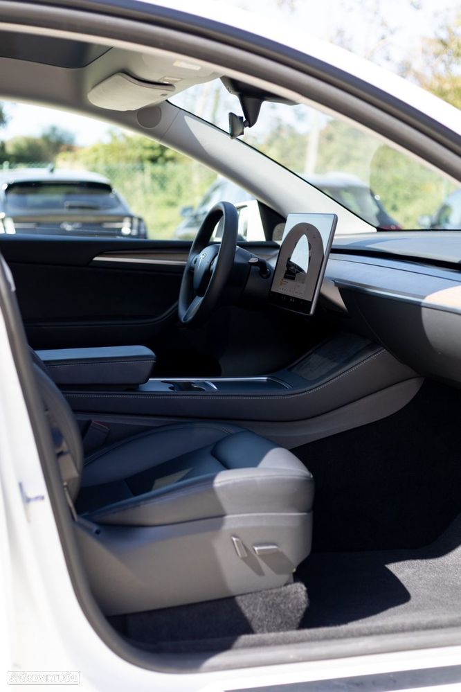 Tesla Model Y Standard RWD - 26