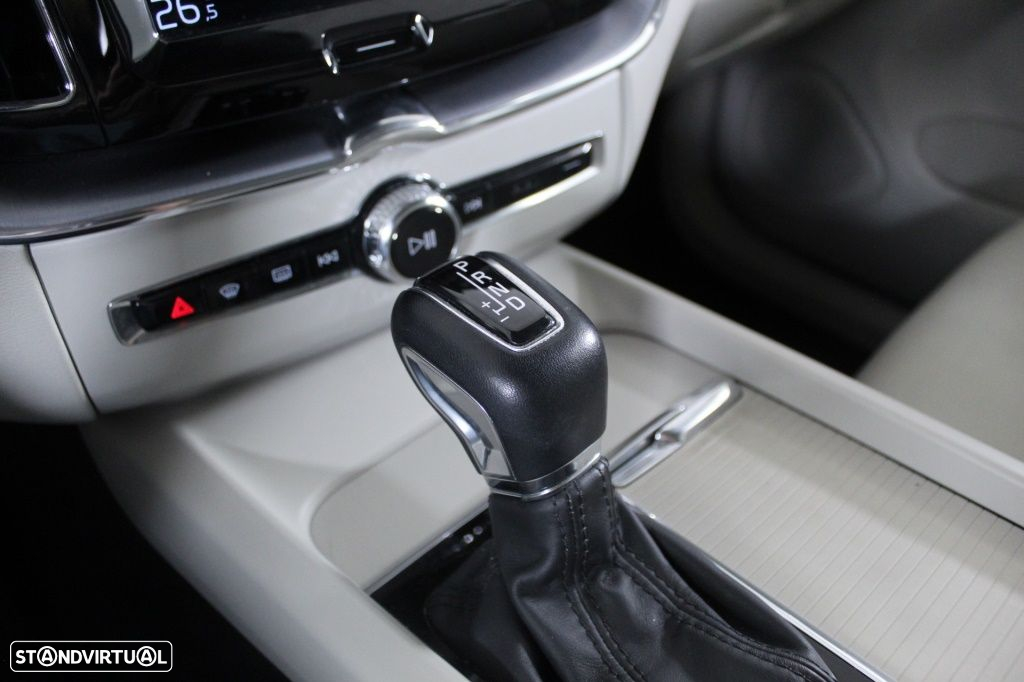 Volvo XC 60 2.0 D4 Momentum Geartronic - 30