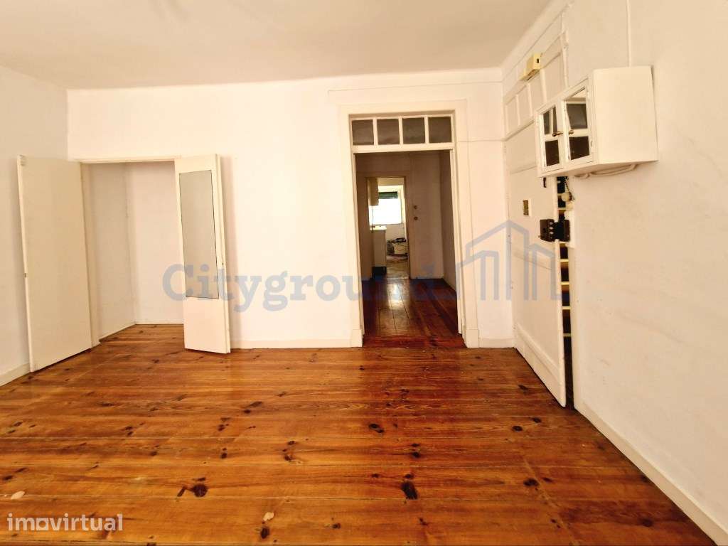 Apartamento T1 no Príncipe Real para reabilitar a seu gosto - Grande imagem: 3/12