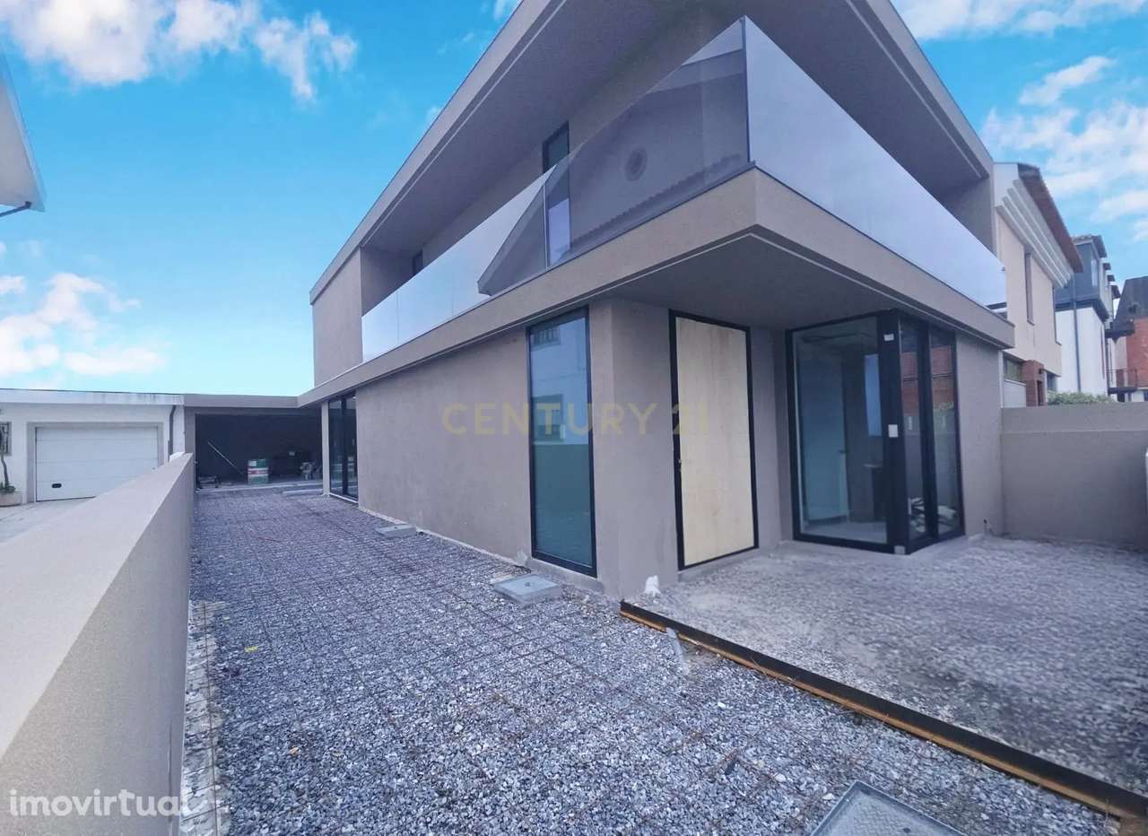 Moradia T4 com Piscina 3 - Em Construção – Centro da Póvoa de Varzim - Grande imagem: 2/36