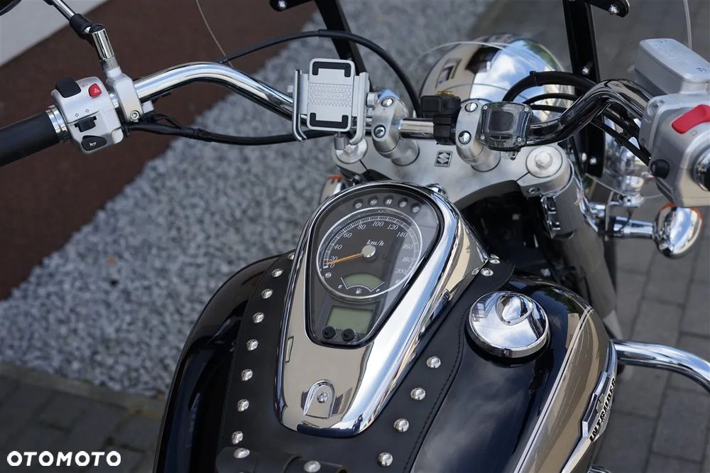 Suzuki VL 800 Volusia - Boulevard C50 - 17