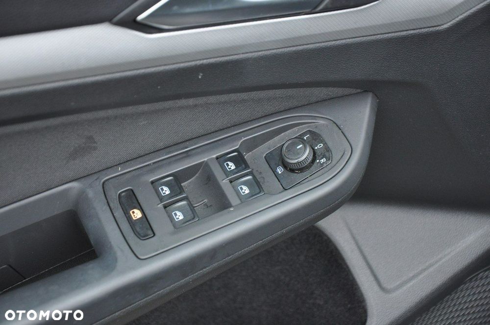 Volkswagen Golf 1.0 TSI - 11