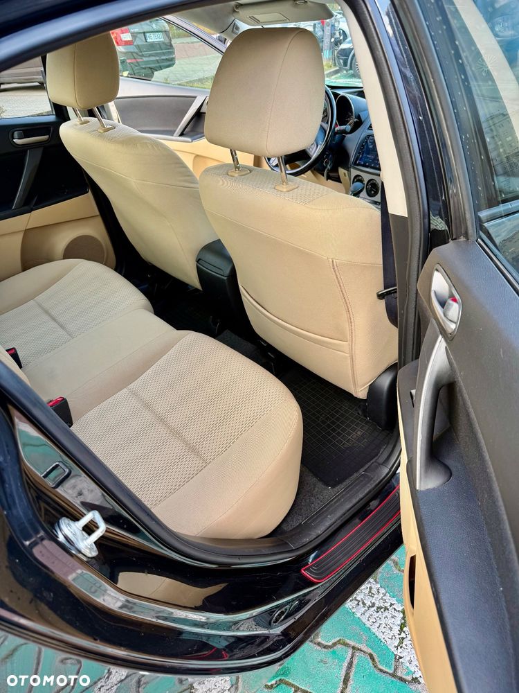 Mazda 3 2.0 Exclusive + - 13