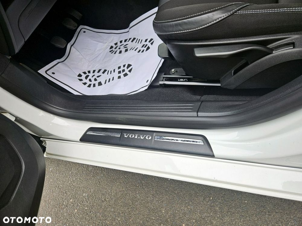Volvo V40 D2 Momentum - 27