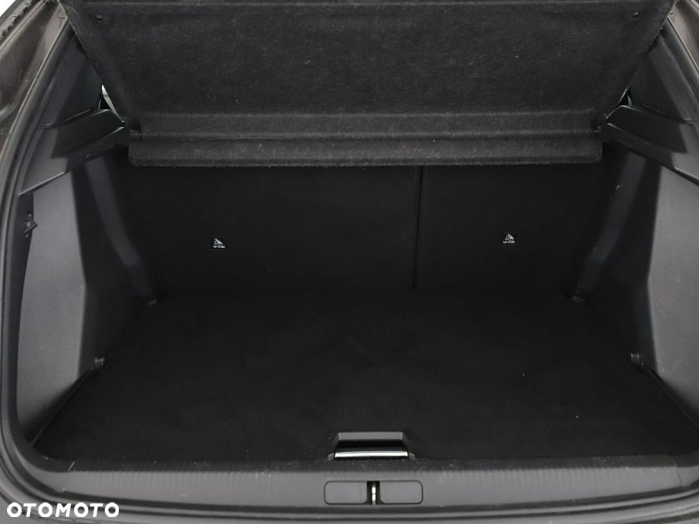 Peugeot 2008 1.2 Pure Tech Allure S&S - 21