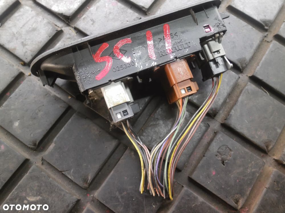 RENAULT SCENIC II PANEL STEROWANIA PRZEDNI PRZEŁĄCZNIK SZYB KIEROWCY LEWY PRZÓD 156018070 - 7