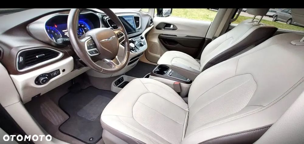 Chrysler Pacifica - 9