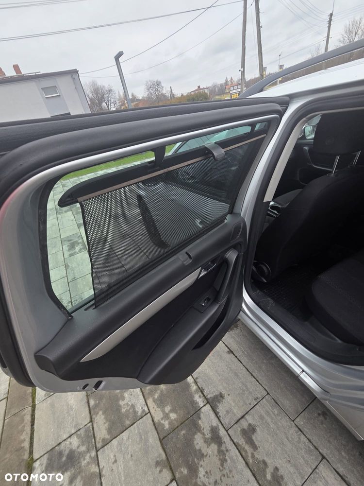 Volkswagen Passat 1.6 TDI Trendline - 11