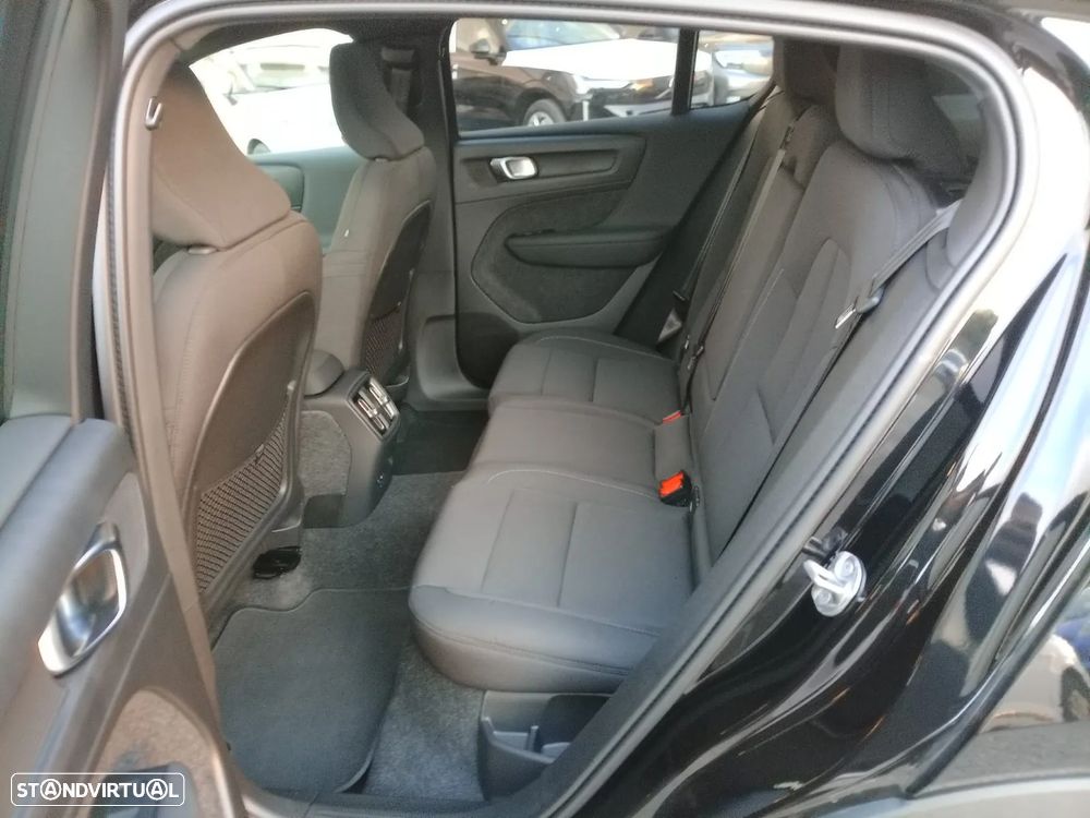 Volvo EC40 82 kWh Single Motor Extended Range Black Edition - 6