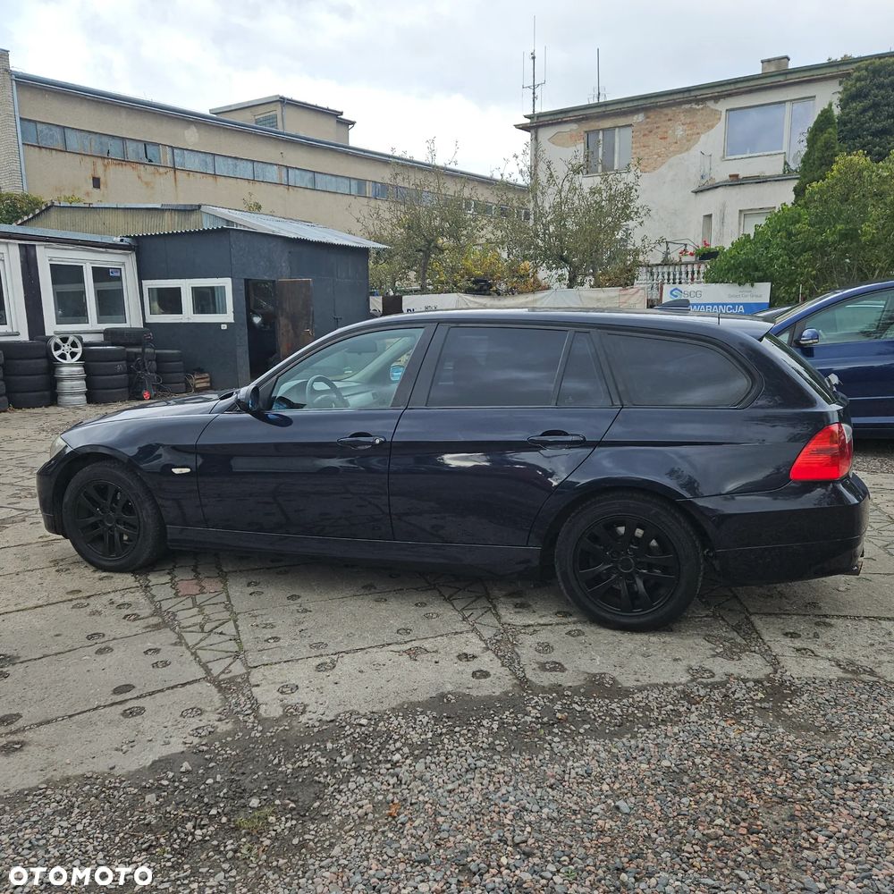 BMW Seria 3 318i Touring - 15