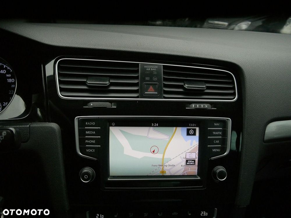 Volkswagen Golf - 24