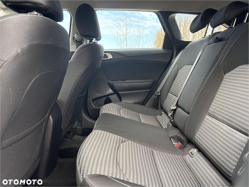 Kia Ceed 1.5 T-GDI M - 12