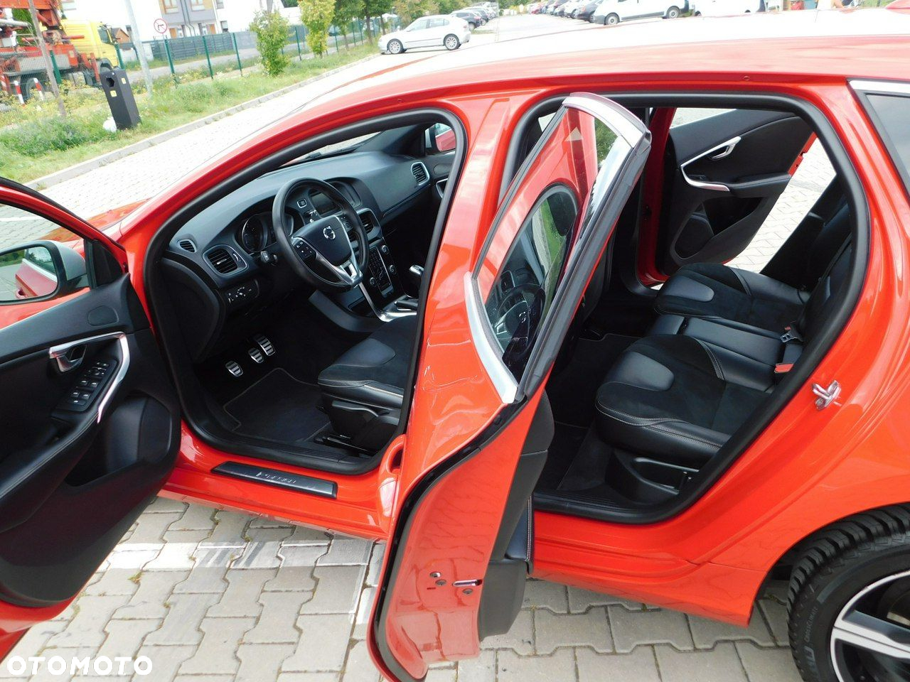 Volvo V40 T3 Drive-E R-Design Momentum - 13