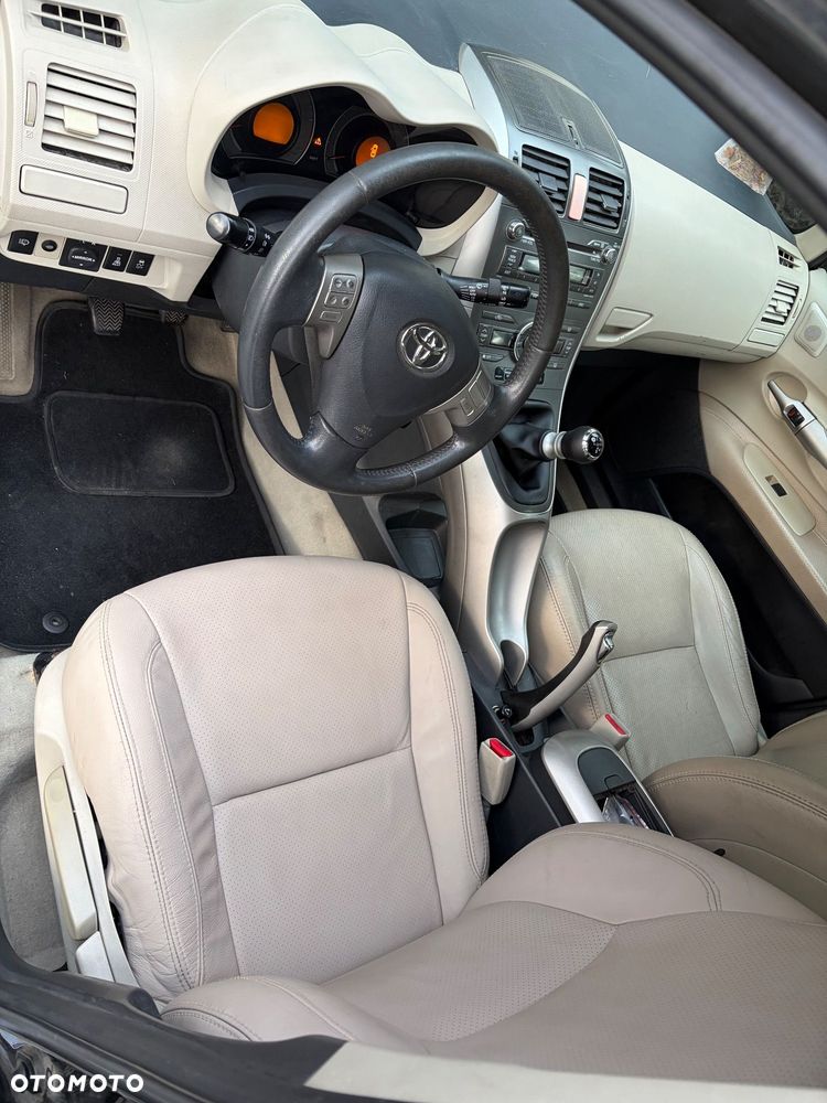 Toyota Auris 2.0 D-4D Prestige - 25