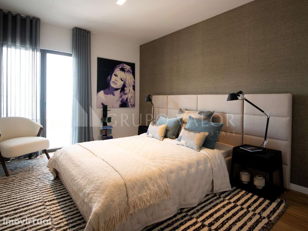 Apartamento T4 em Condomínio com Piscina | St.º António dos Cavaleiros - Grande imagem: 3/10