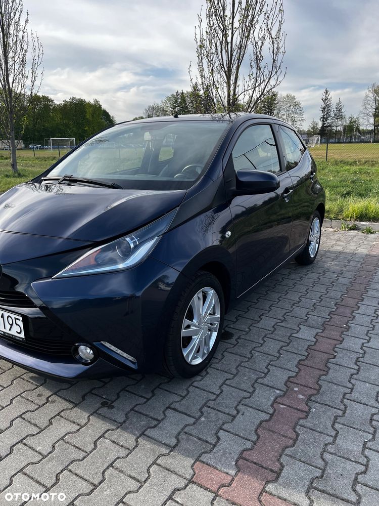 Toyota Aygo x-play touch - 2