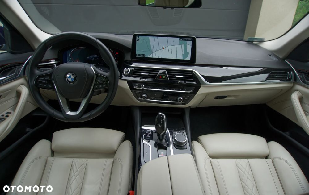 BMW Seria 5 520d xDrive MHEV - 15