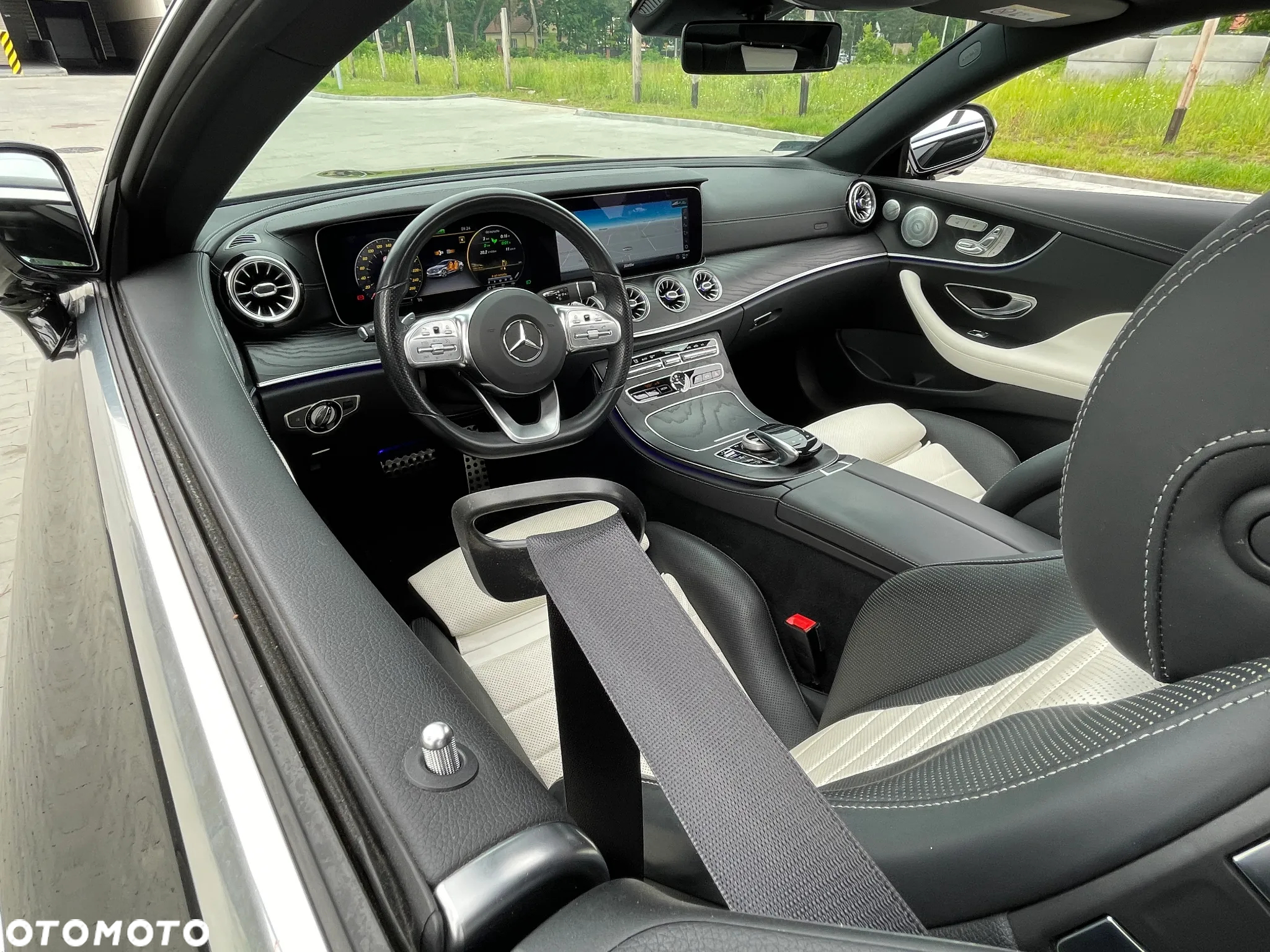 Mercedes-Benz Klasa E 300 Coupe 9G-TRONIC - 24