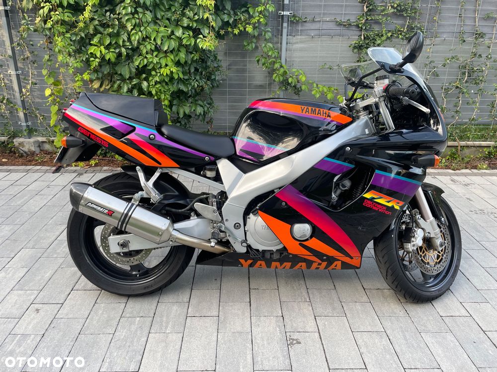Yamaha FZR - 25