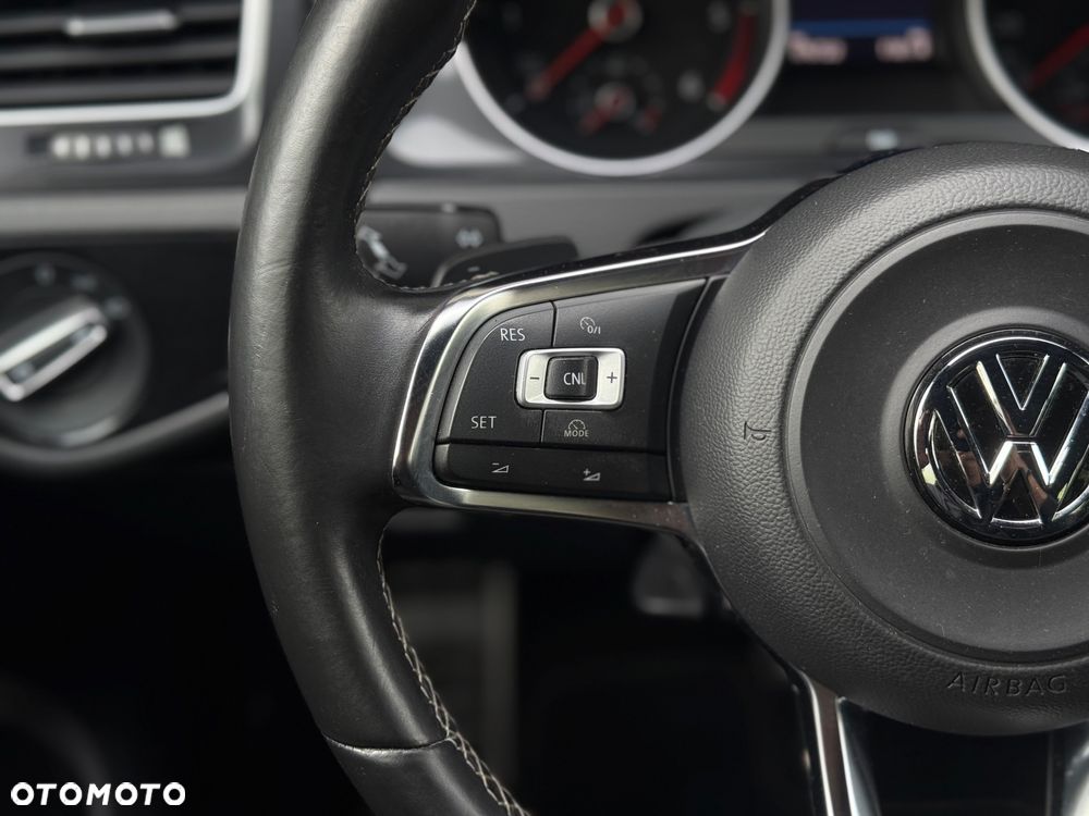 Volkswagen Golf - 11