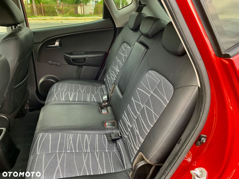 Kia Venga 1.4 CVVT UEFA EURO 2016 - 26